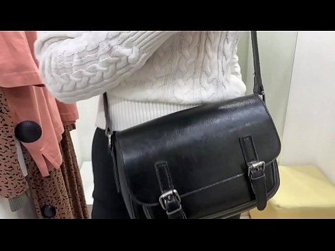 ❤️ Публічна мастурбація молодої сучки FeralBerry фалоімітатором у примірочній ❤❌ Чортове відео  у нас ❌️❤